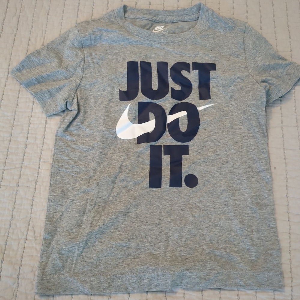 Nike Gray Short Sleeve Tee Classic Crew Neck
